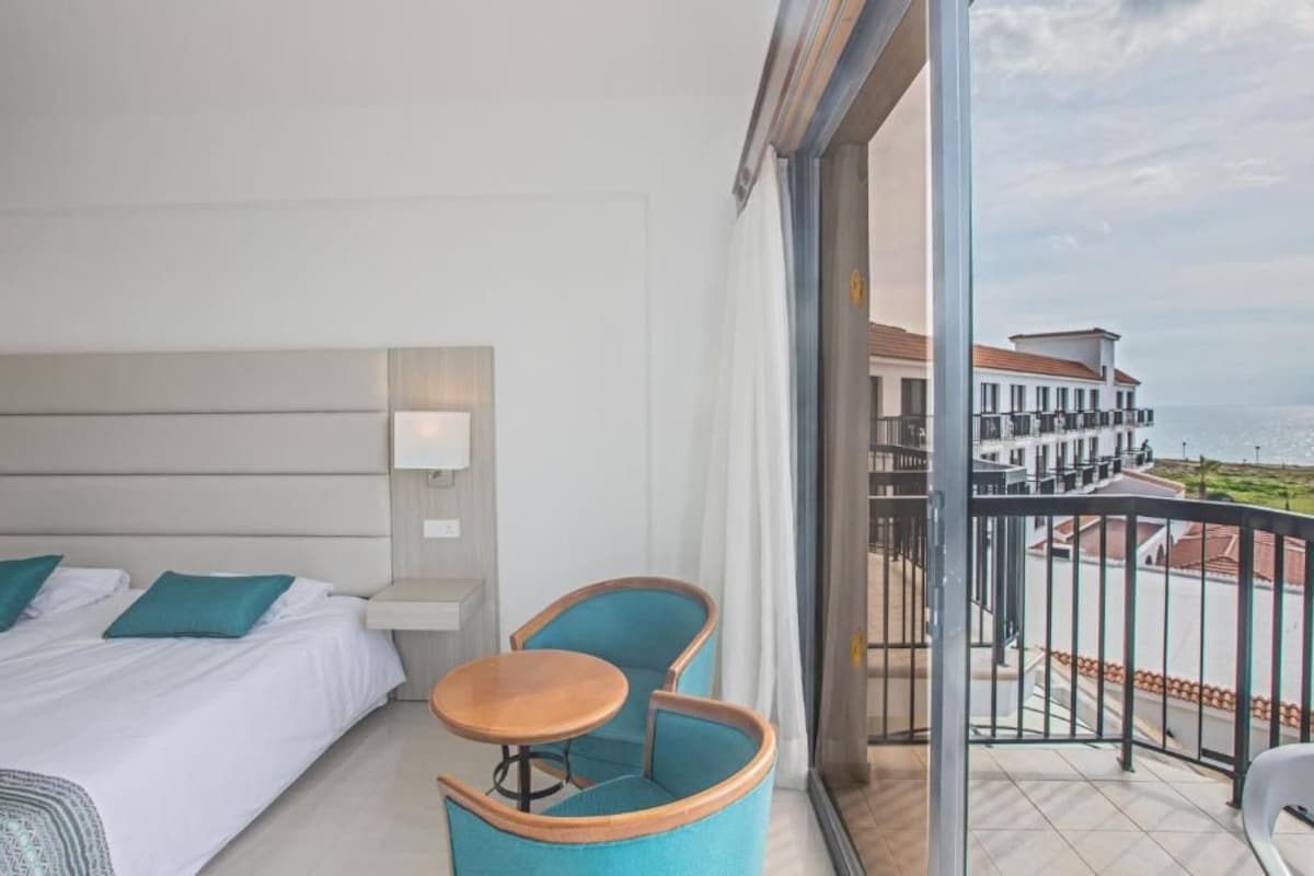 Chambre Standard Double ou avec lits jumeaux, balcon, vue mer