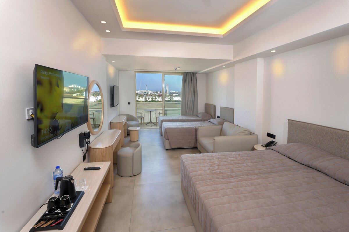 Blackout curtains, soundproofing, free cots/infant beds, free WiFi