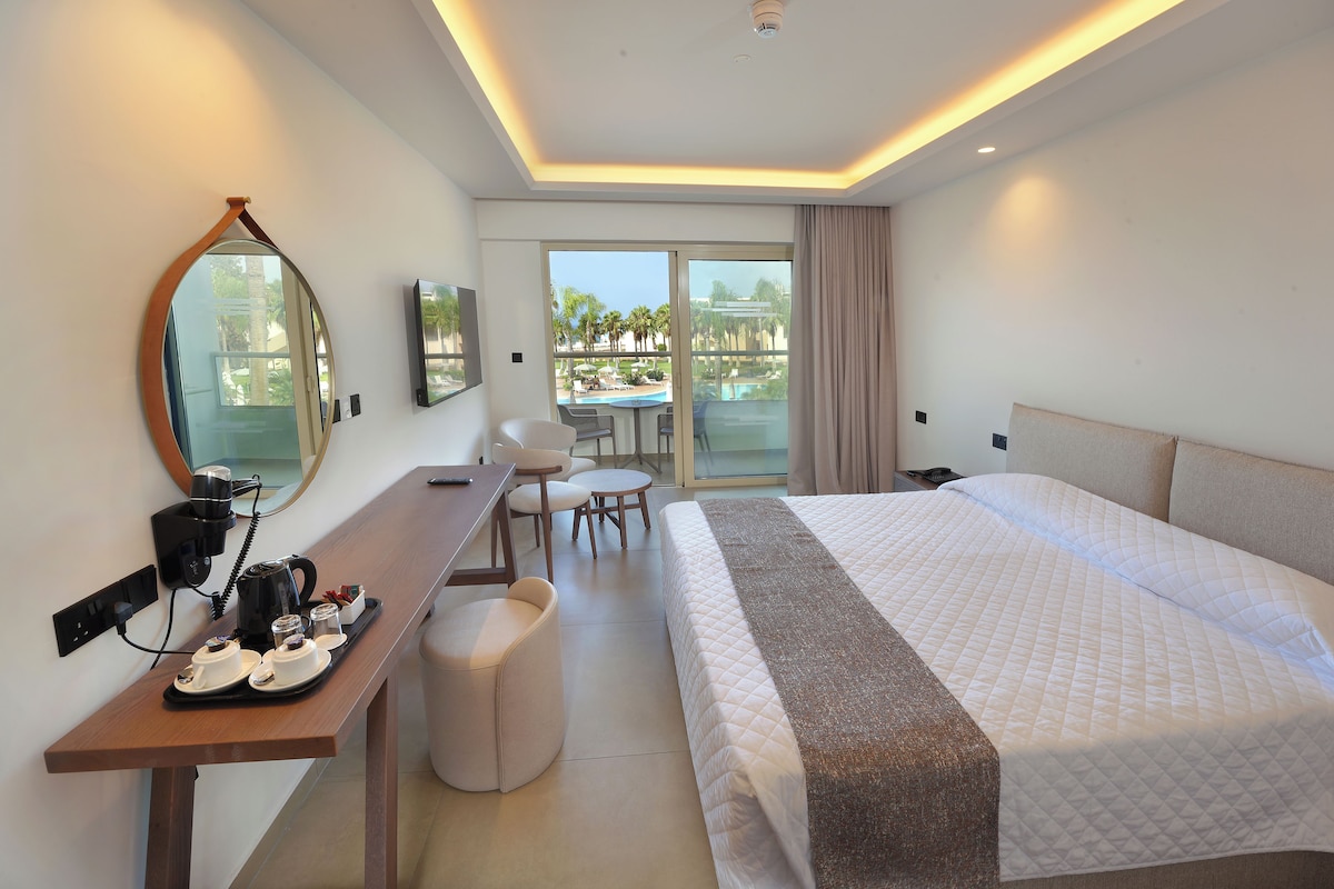 Blackout curtains, soundproofing, free cots/infant beds, free WiFi