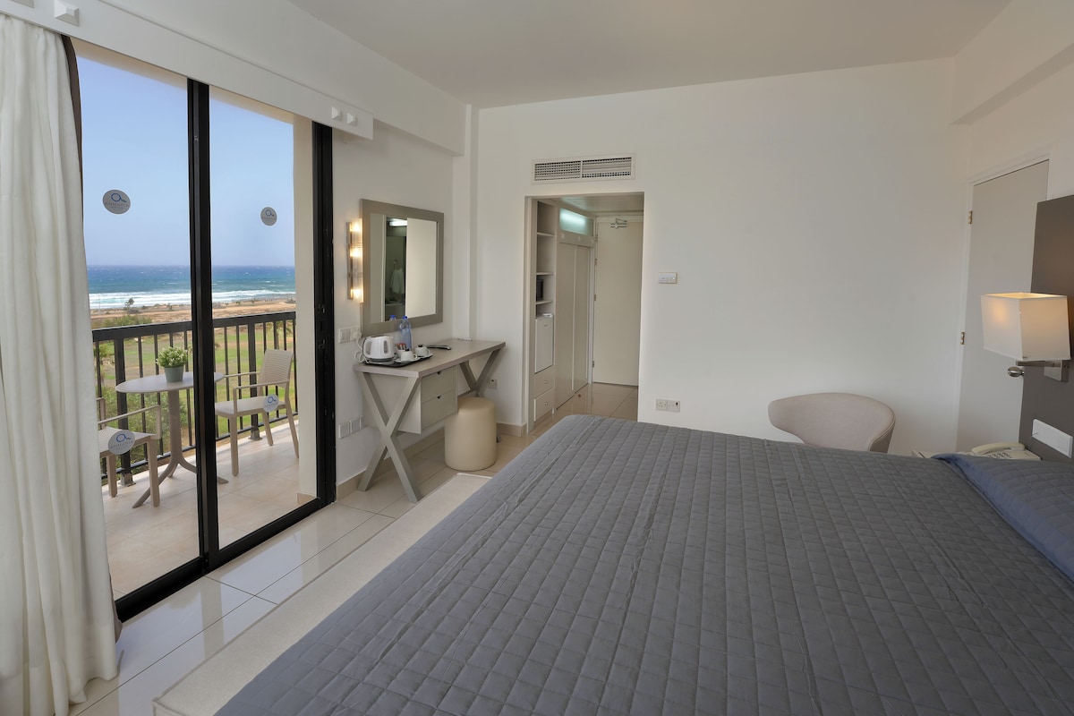 Blackout curtains, soundproofing, free cots/infant beds, free WiFi