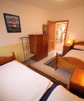 Room - 3-room apartment near the harbor - ground floor with terrace (Zingst)