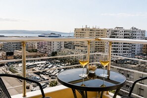 Outdoor dining - Star Apartment 1 — Sea view (Durrës)