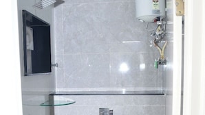 Shower, hair dryer, towels, soap - P A R GRAND LUXURY HOTEL  (ANANTHAPURAMU)