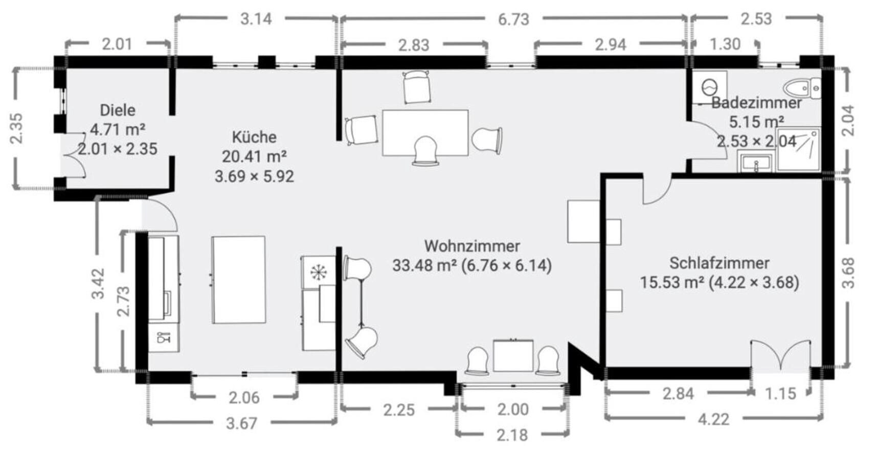 Grundriss eines Hotels mit Wohnzimmer, Küche, Essbereich, Bad und Schlafzimmern.