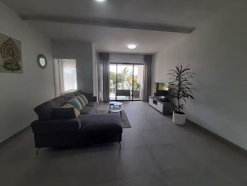 MODERN APARTMENT, A 5-MINUTE WALK FROM THE BEACH