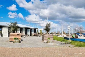 Exterior - Houseboat in Anjum with swimming pool (Anjum)