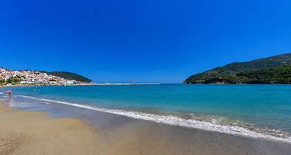 Lemonis Rooms - Sea View Stay by Skopelos Harbour