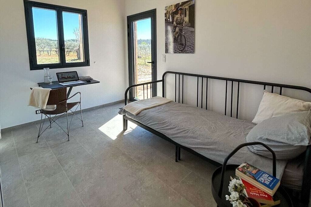 Desk, WiFi (free), bed sheets