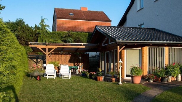 A residential property with a covered patio area, outdoor seating, and a garden. - Holidays at Bärbel Güldner's (Feldberger Seenlandschaft)