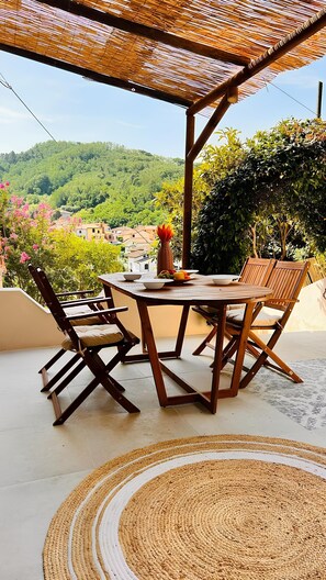 Outdoor dining - Vrbo Property (Toscana)