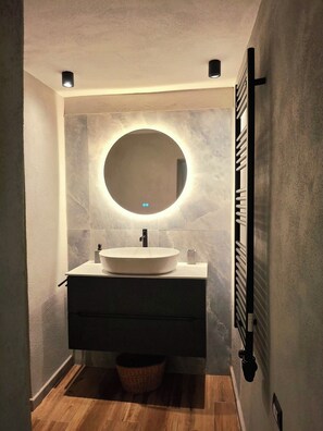 Bathroom - Vrbo Property (Toscana)