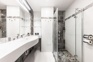 Free toiletries, hair dryer, towels, soap - A1 Royal Plaza (Hlavní město Praha)