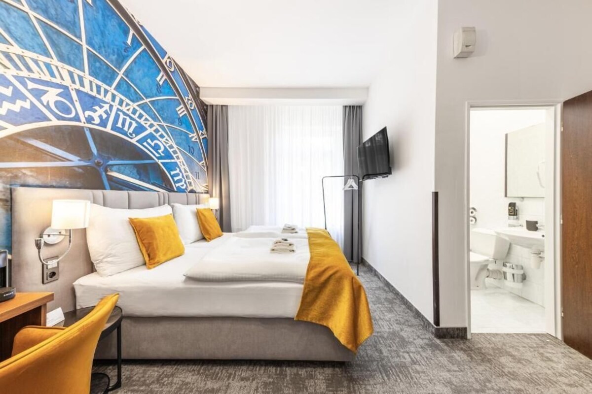 Classic Triple Room, City View