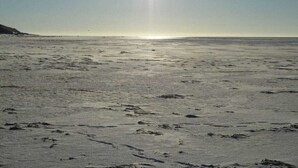 A beach with footprints in the sand and a clear sky. - Holiday apartment in Nebel with swimming pool (Nebel)