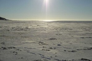 A beach with footprints in the sand and a clear sky. - Holiday apartment in Nebel with swimming pool (Nebel)