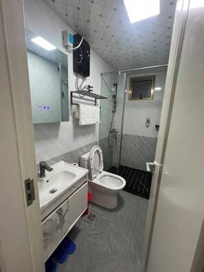 Classic Studio, Balcony, City View | Bathroom - Gold park View Palace - Studio (Nairobi)
