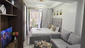 Classic-Studio, Balkon, Stadtblick | Schreibtisch, laptopgeeigneter Arbeitsplatz, Bügeleisen/Bügelbrett