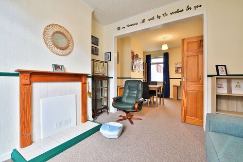 Gavin & Stacey: Uncle Bryn's House, Barry Sleeps 6