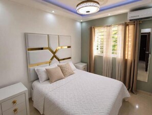 Iron/ironing board, WiFi (free), bed sheets - Vrbo Property (Santo Domingo Este)