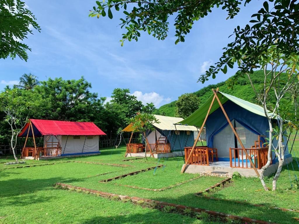 Deluxe Double Room, Balcony, Garden View | Property grounds