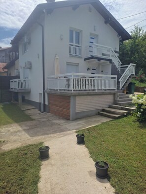 A two-story house with a balcony, a garage, and a small garden area. - Private Family House with Garden & Gazebo Sleeps 10 Sarajevo (Sarajevo)