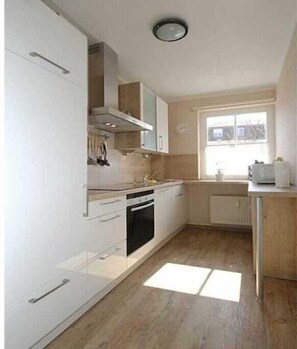 Coffee/tea maker, fridge, microwave, oven - Holiday apartment Strandstraße 43 319568 (Kühlungsborn-Ost)