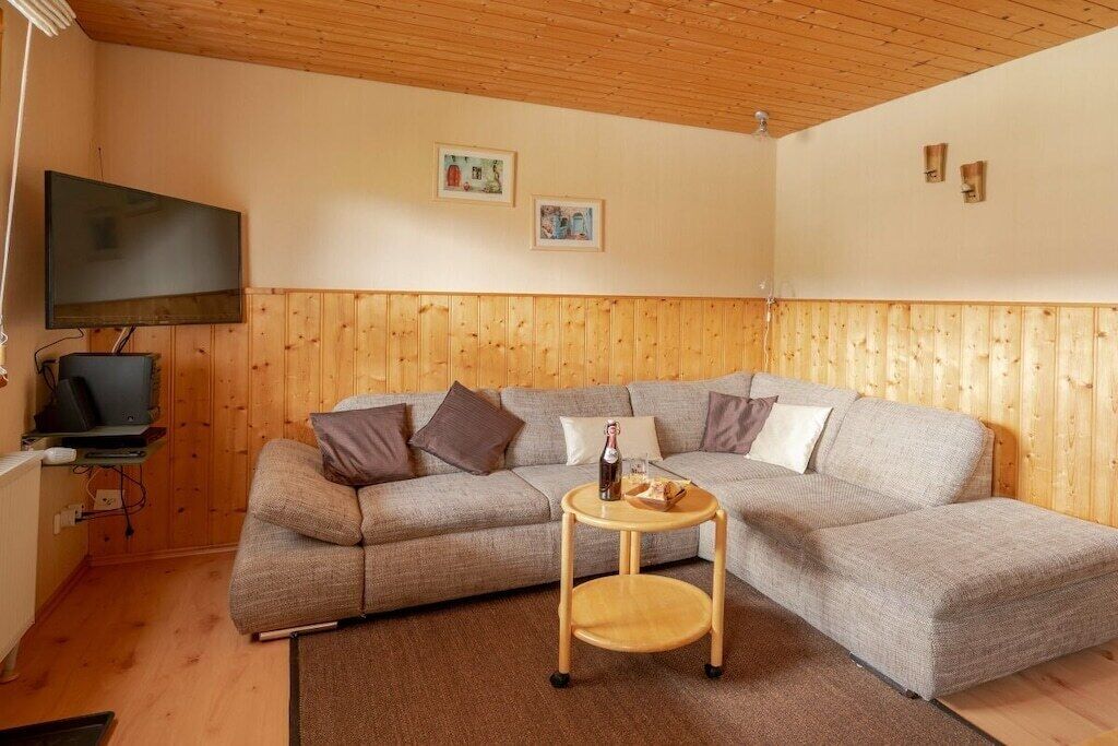 Smart TV, DVD player, books, stereo