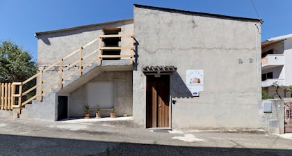 Triple Room – Da Tea Affittacamere with Mountain View, Wi-Fi and Air Conditioning