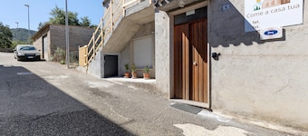 Triple Room – Da Tea Affittacamere with Mountain View, Wi-Fi and Air Conditioning
