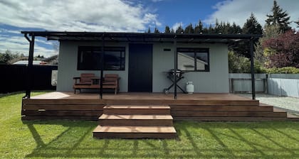 Romantic 1-bedroom guesthouse with all the extras!