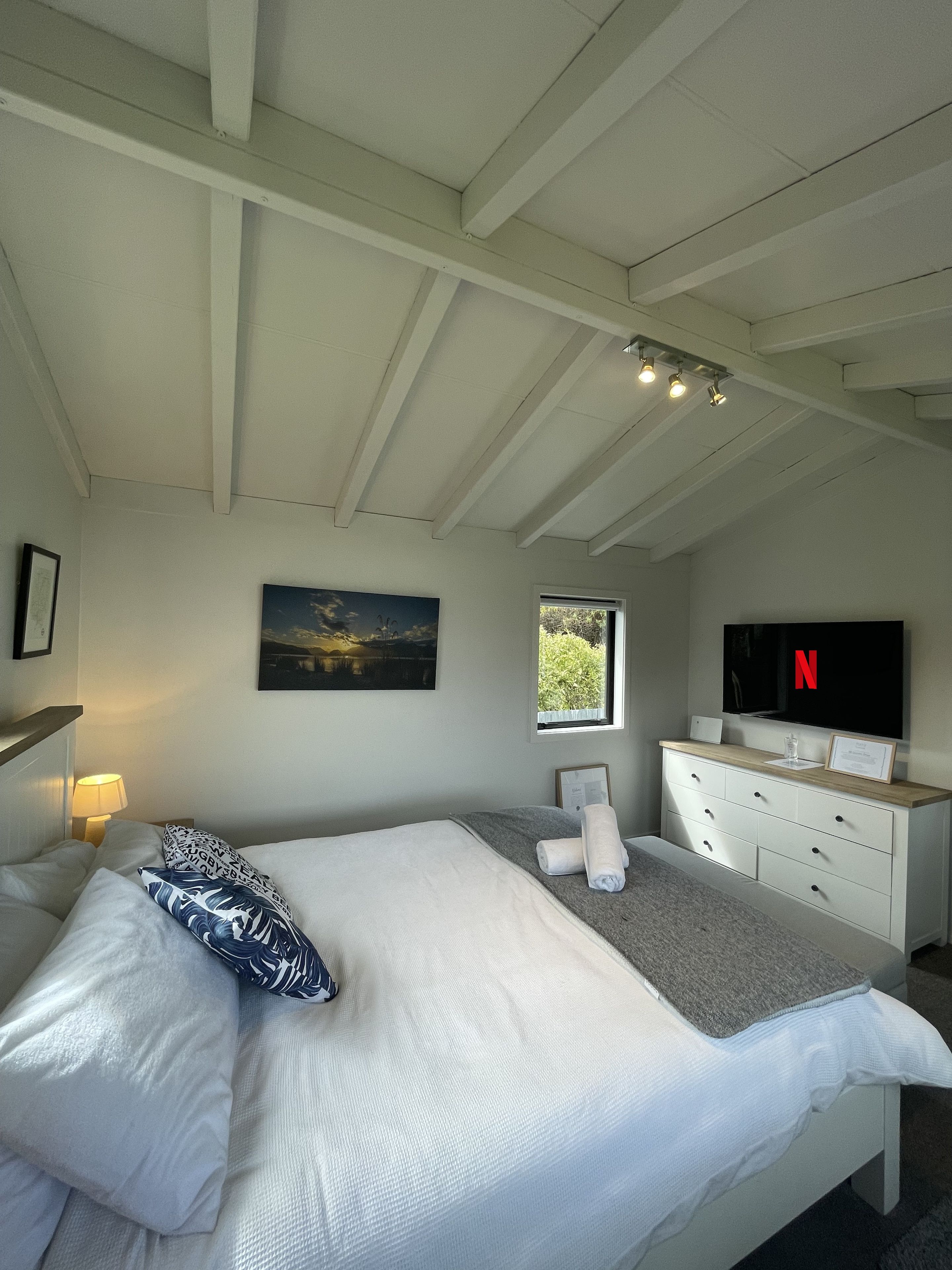 1 slaapkamer, een strijkplank/strijkijzer, wifi, beddengoed