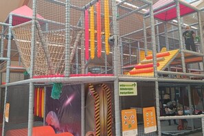 A multi-level play structure with netted walls and various play equipment. - Holiday home with 2 bedrooms (Mirow - Granzow)