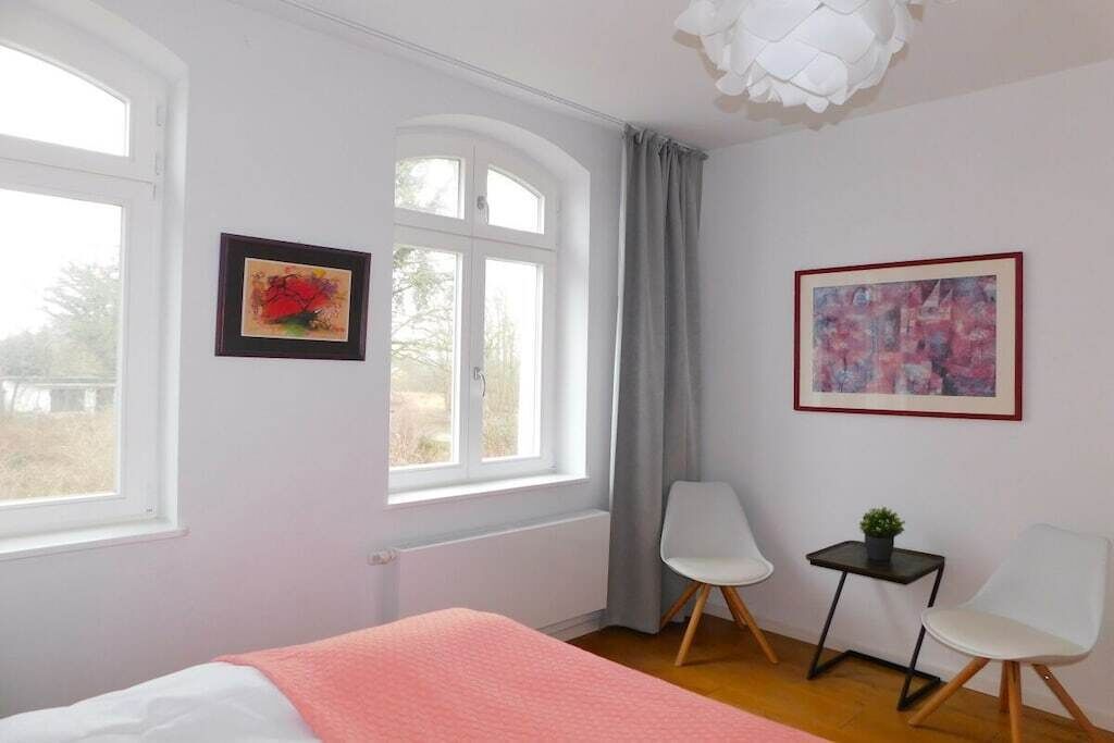 WiFi (free), bed sheets