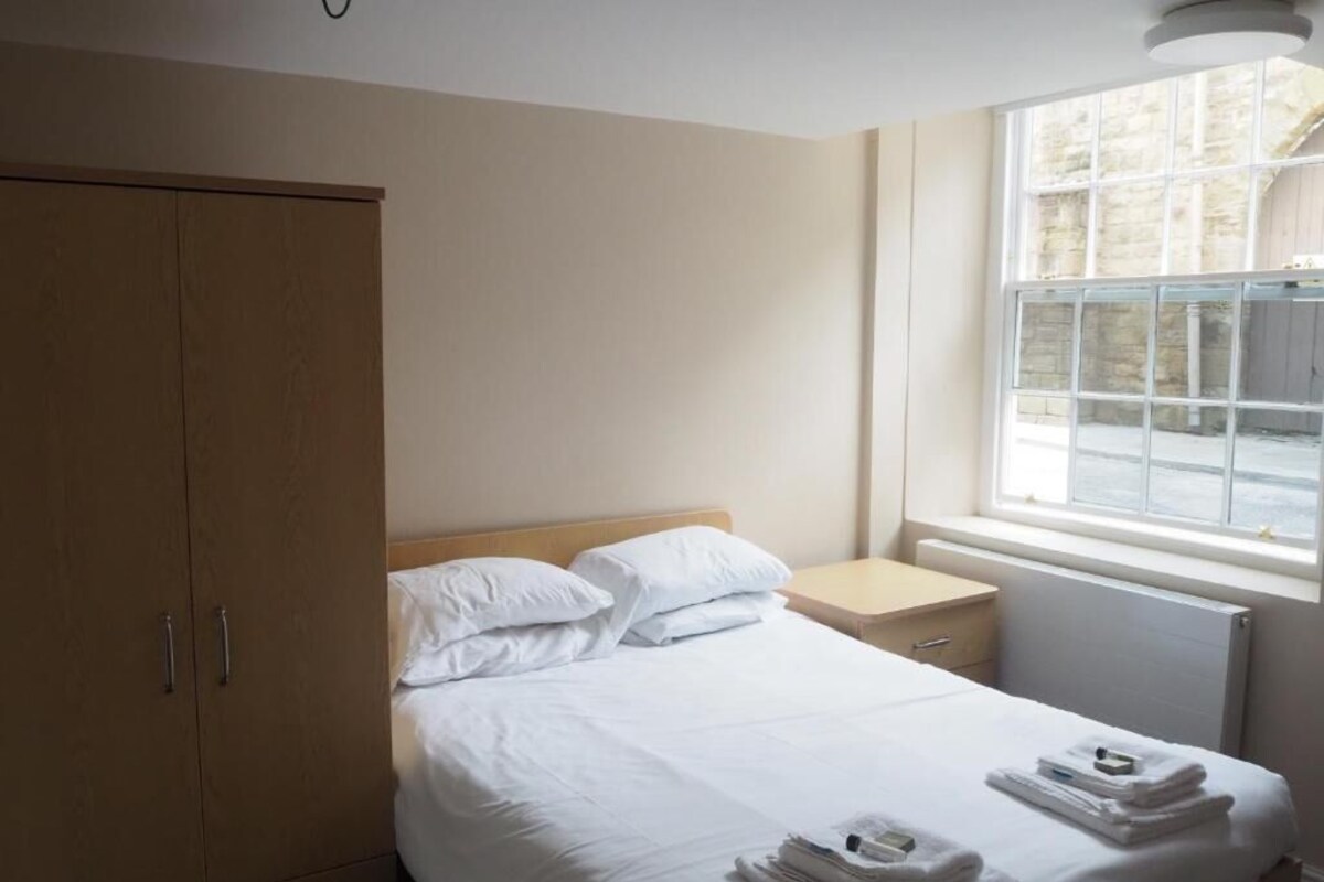 Single Room | Iron/ironing board (on request), WiFi (free)