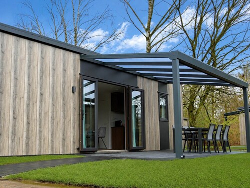 Colorado-inspired Cottage for 6 in Slagharen