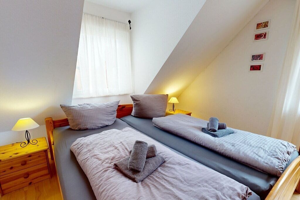 Iron/ironing board, WiFi (free)