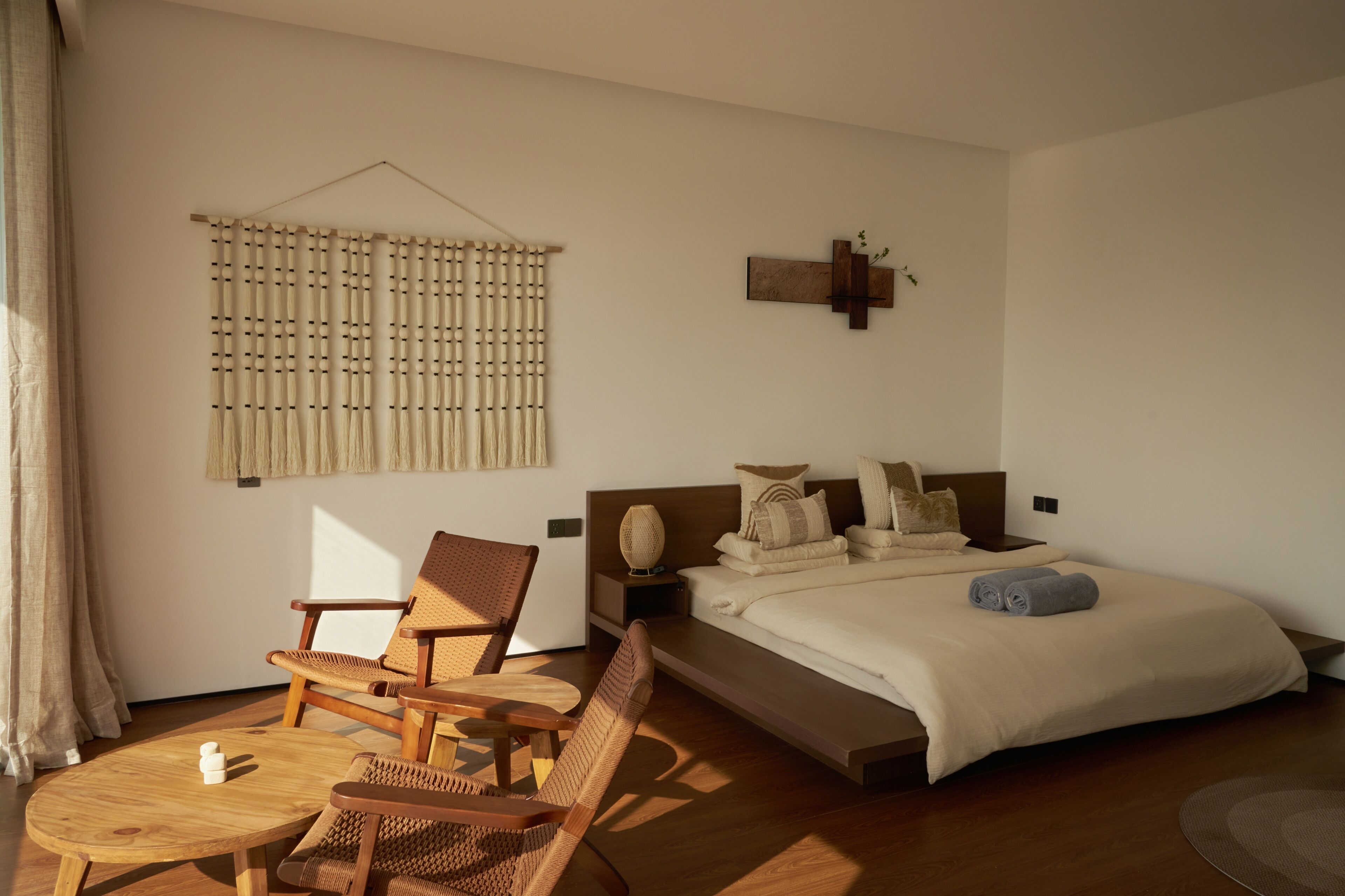 Senior Studio Suite, 1 King Bed, Balcony, Courtyard View | Desk, laptop workspace, iron/ironing board (on request), WiFi (free)