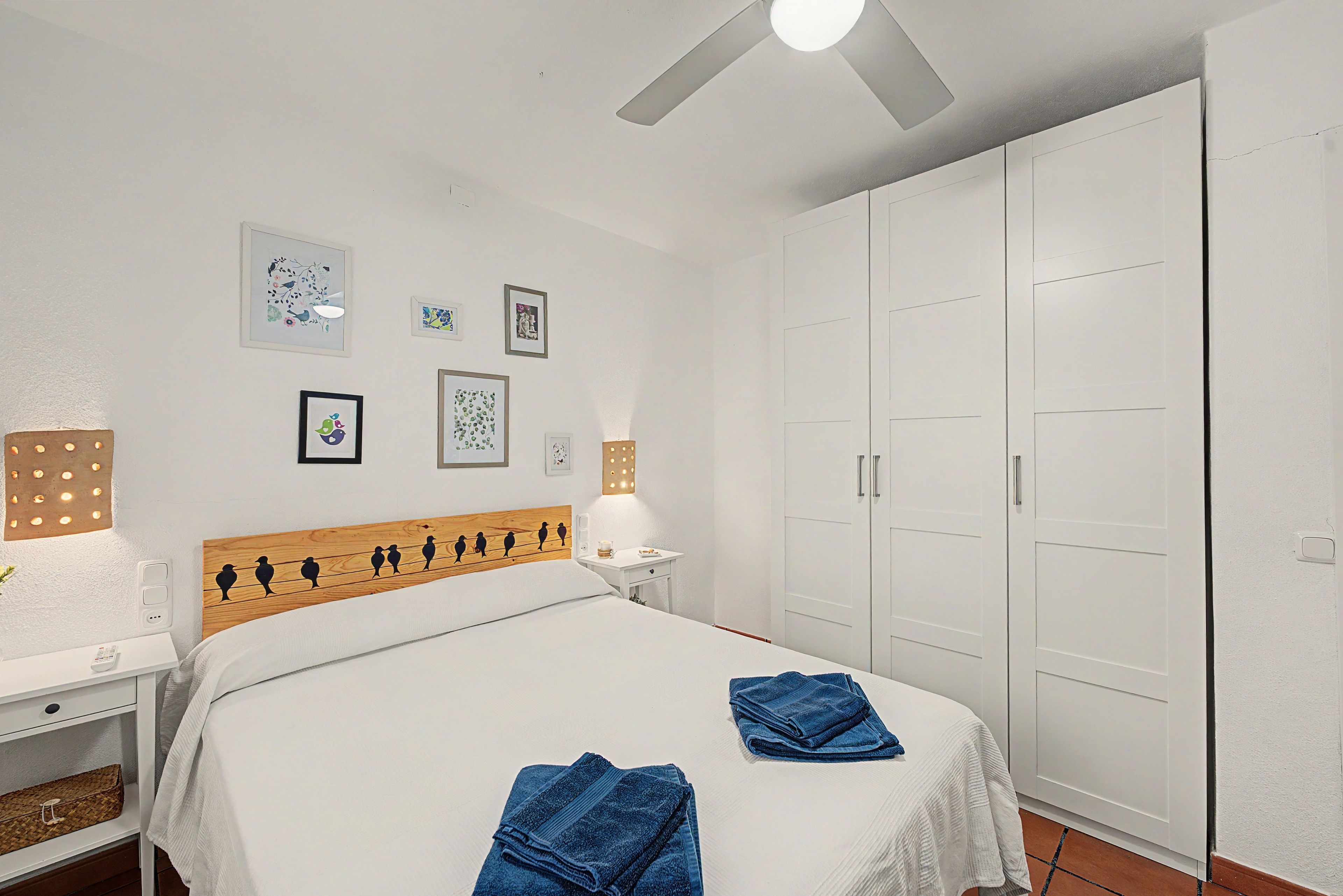 Iron/ironing board, WiFi, bed sheets
