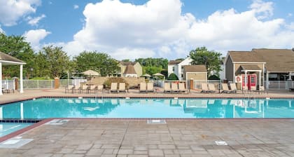 Williamsburg | Pool & Family Activities | 2BR Deluxe
