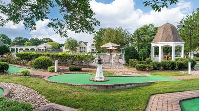 Williamsburg | Pool & Family Activities | 2BR Deluxe