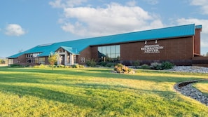 A recreation center with a modern design, featuring a prominent blue roof and brick exterior. - Pagosa Springs | Hot Tub & Mountains | 2BR Deluxe (Pagosa Springs)