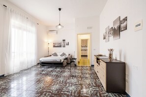 Room - Vrbo Property (Salerno)