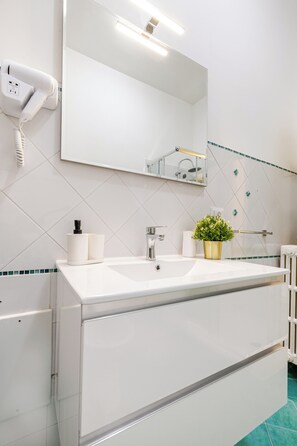 Bathroom - Vrbo Property (Salerno)