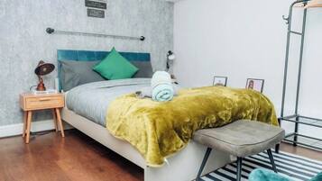 Iron/ironing board, WiFi, bed sheets