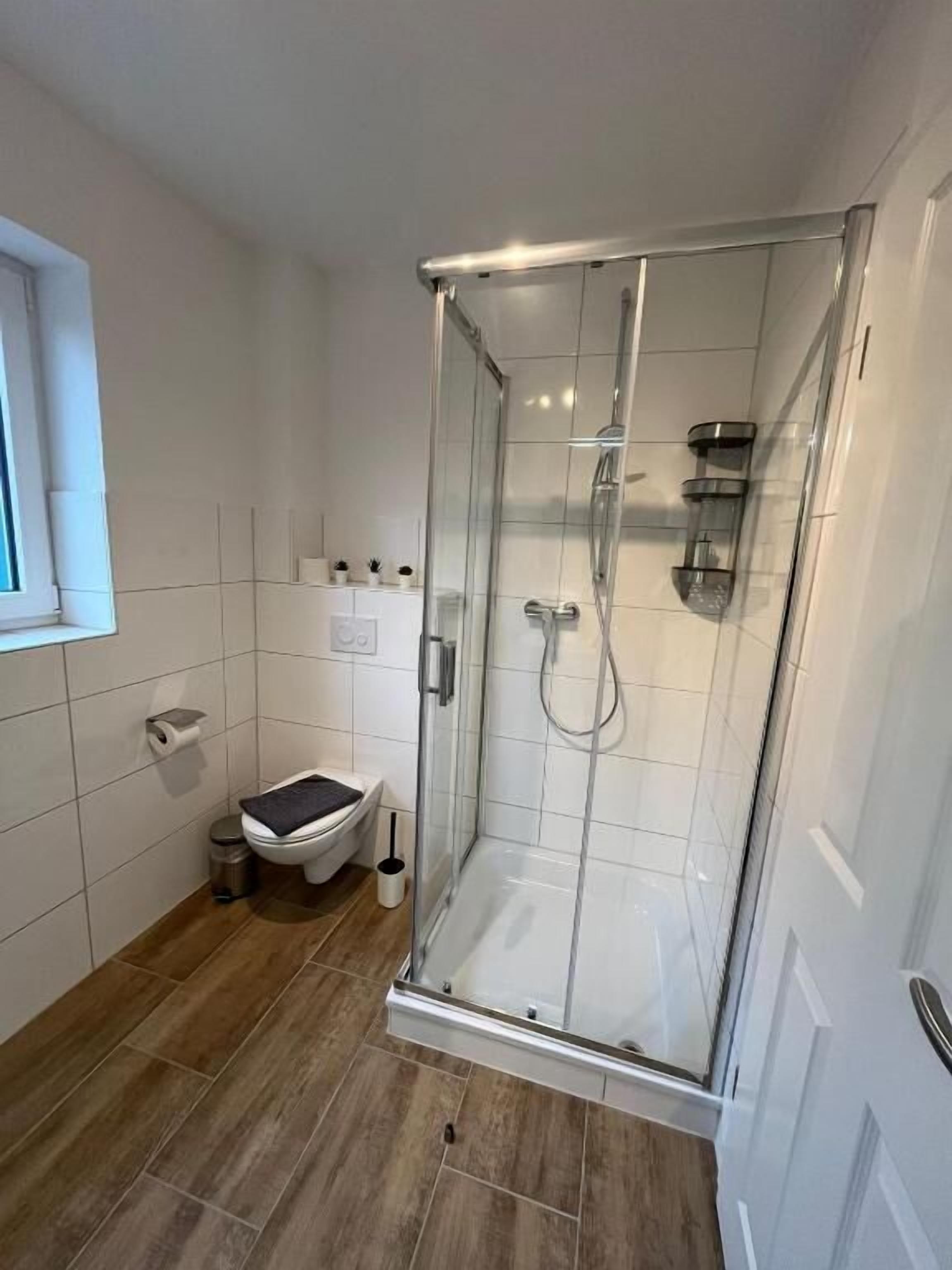 Basic Apartment | Bathroom