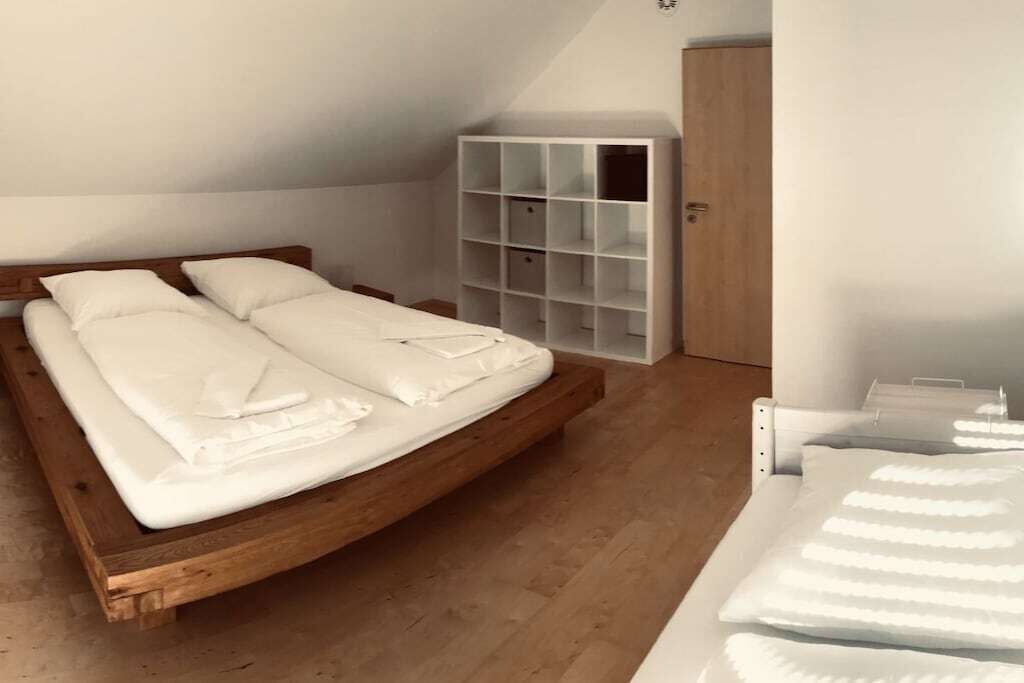 WiFi (free), bed sheets
