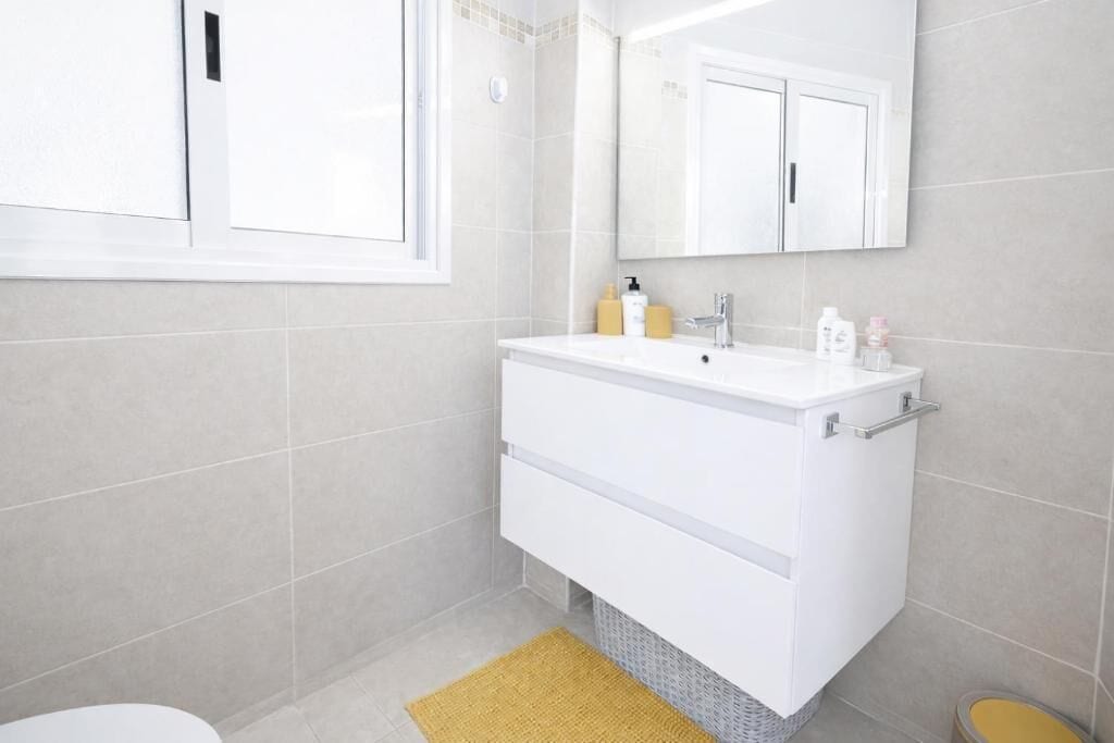 Departamento, balcón, vista a la ciudad | Baño