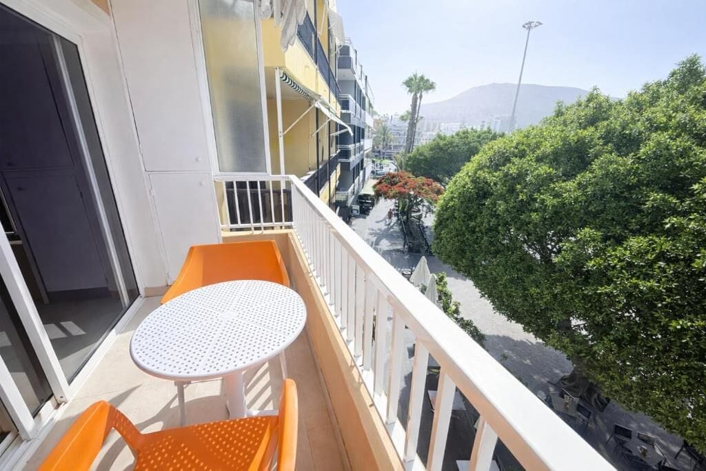 Departamento, balcón, vista a la ciudad | Restaurante al aire libre