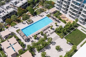 A rooftop swimming pool with sun loungers and a children's play area. - StayShort - Refined Classy 1 Bedroom in Dubai Hills - Sleeps 4! (Dubai Hills)