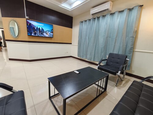 Spacious 3Bedroom Private Villa Central Dumaguete, Excellent Convenient Location